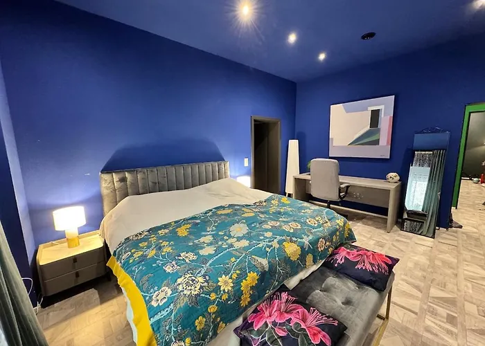 Midnight Loft Apartment *